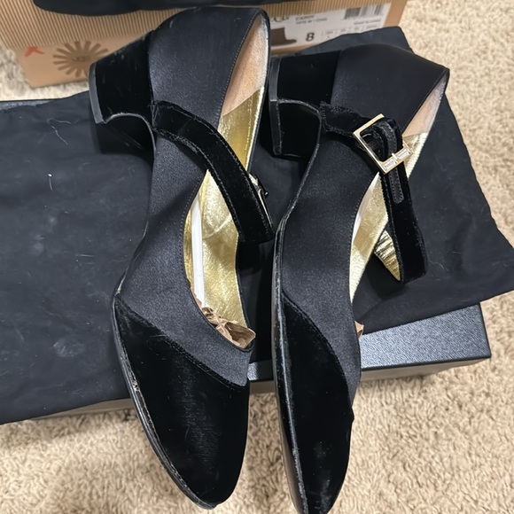 Chanel black Mary Jane style pumps - AUTHENTIC -size 39 European / 8 1/2 US - Picture 4 of 16